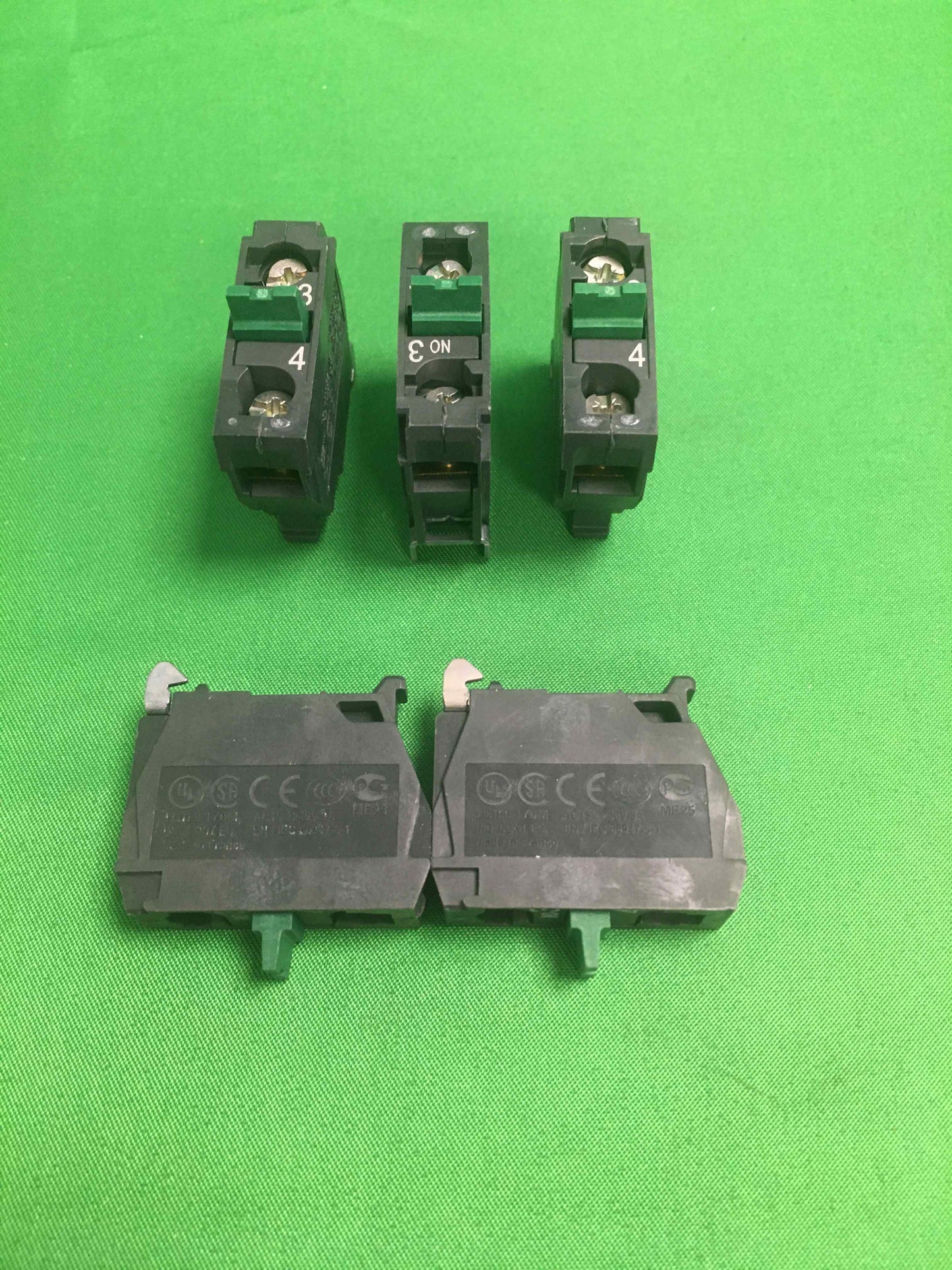 Schneider-Electric ZEN L1111 ZENL1111 5 UNITS