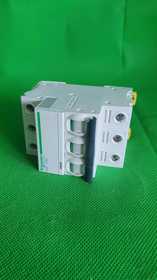 Schneider Electric-IEC EN 60947-2/IECEN609472